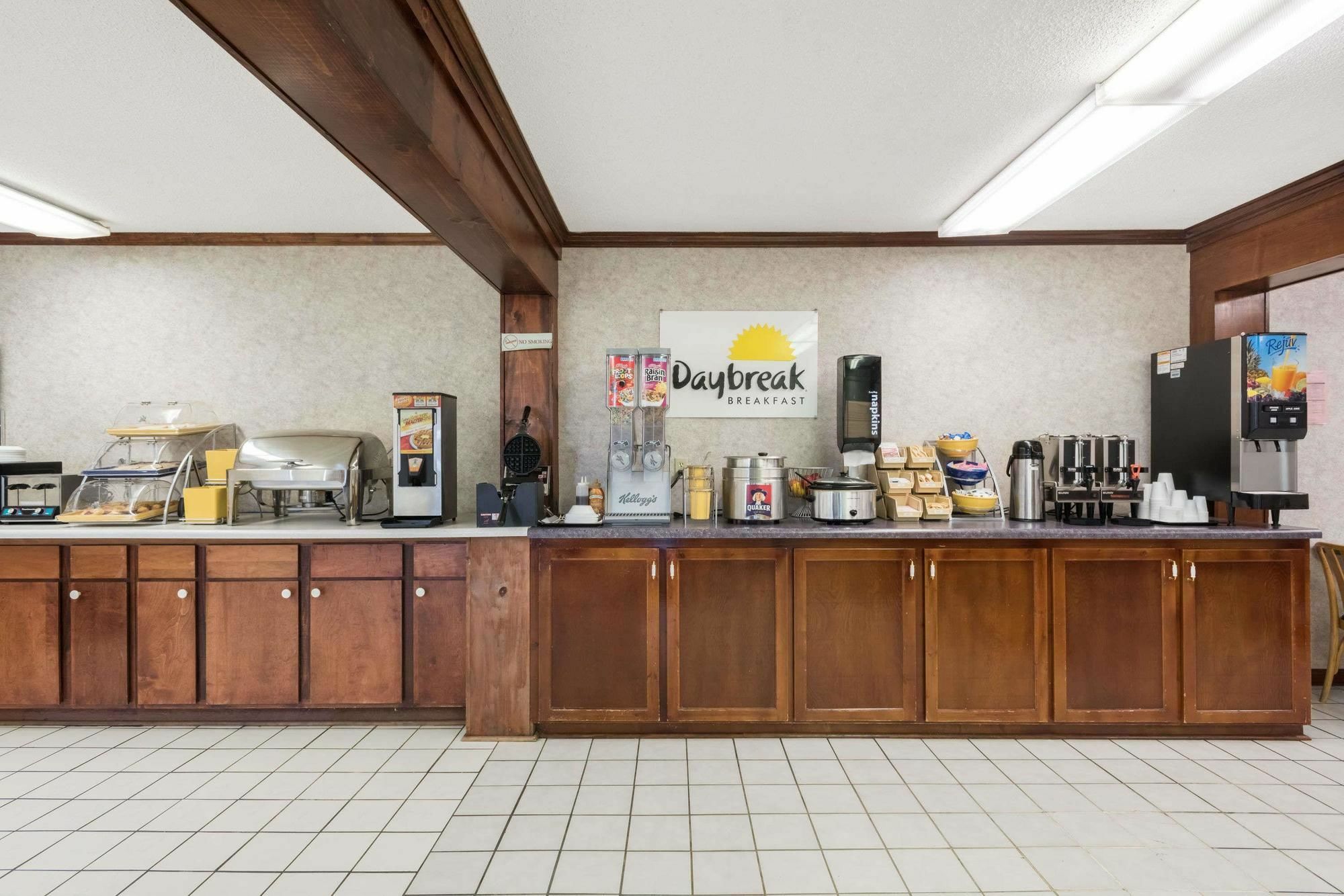 Days Inn By Wyndham Walterboro Exterior photo